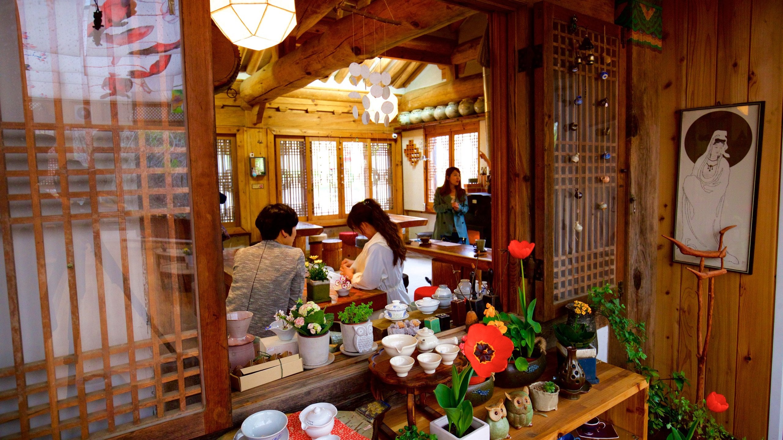 Jeondeungsa Temple showing interior views and art as well as a couple
