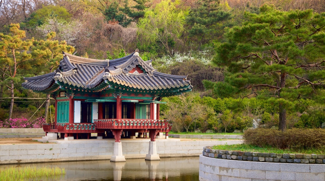 Wolmi Traditional Park showing a garden, a pond and heritage architecture