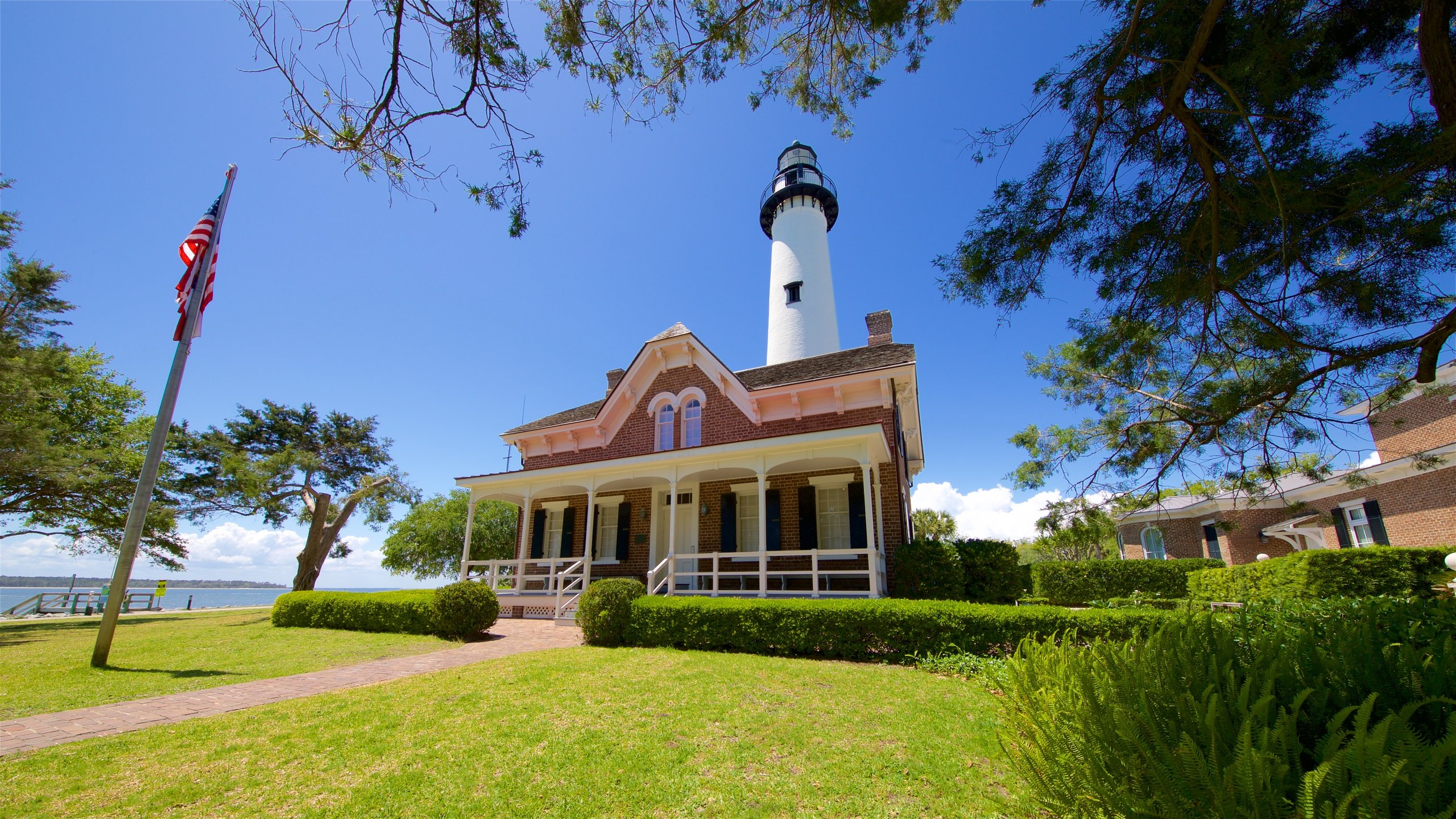 St. Simons Lighthouse Museum featuring a lighthouse and a house