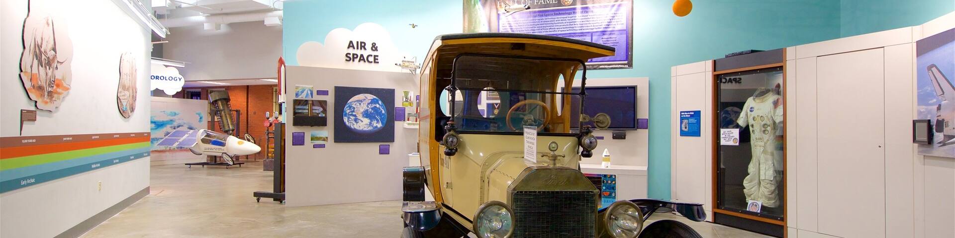 Thronateeska Heritage Center featuring heritage elements and interior views