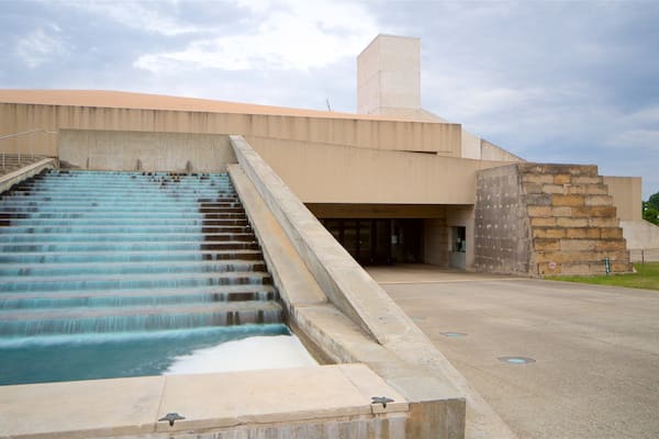 Flint RiverQuarium welches beinhaltet Springbrunnen