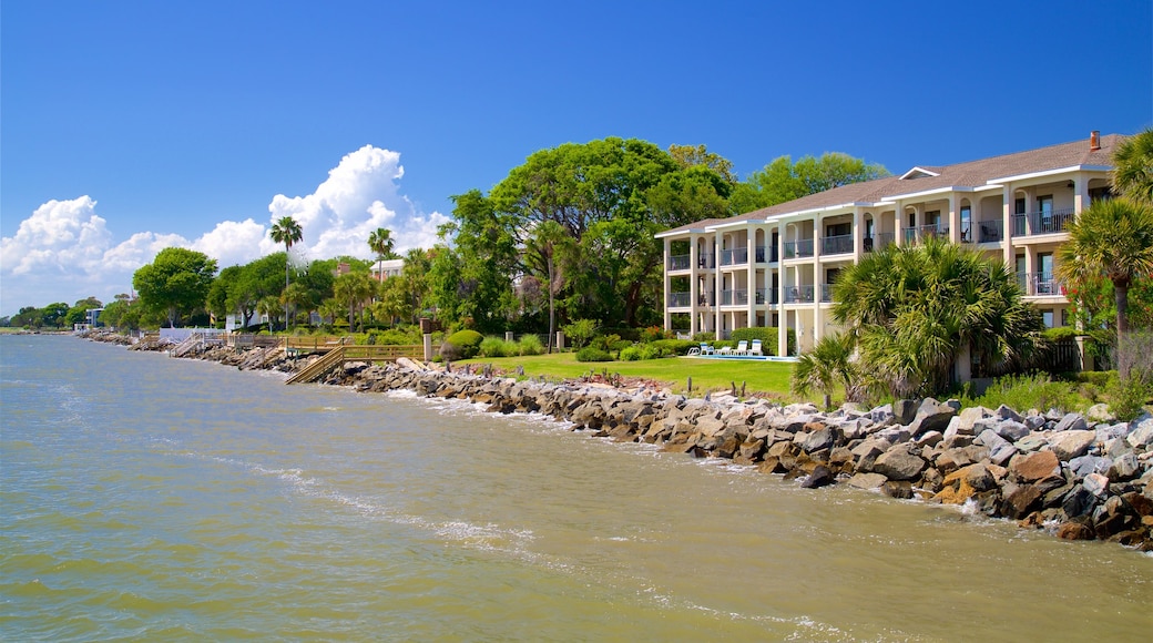 St. Simons Island Pier showing a river or creek and a house