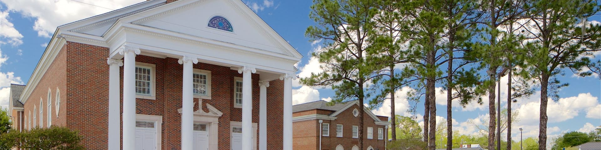Waycross which includes heritage architecture