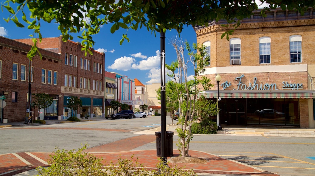 Waycross mettant en vedette petite ville ou village