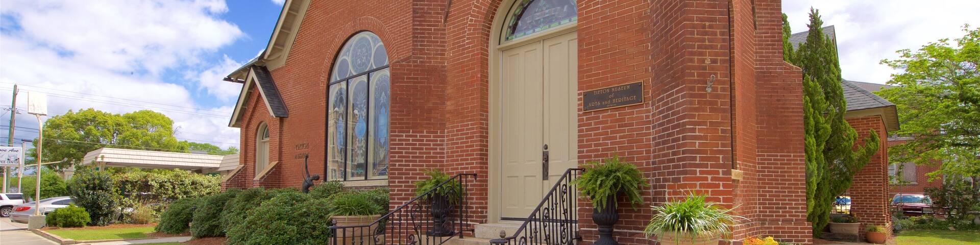 Tifton Museum of Arts and Heritage showing a church or cathedral