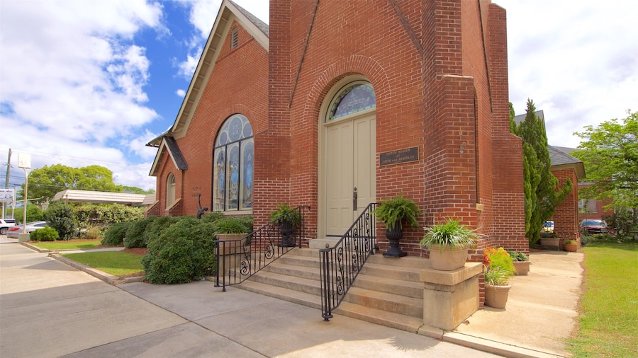 Museo de Arte y del Patrimonio de Tifton que incluye una iglesia o catedral