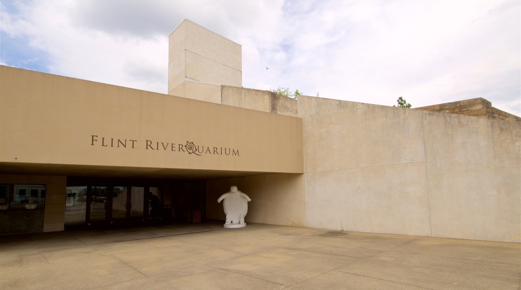 Flint RiverQuarium showing signage