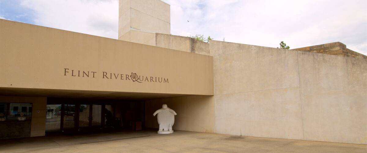 Flint RiverQuarium which includes signage