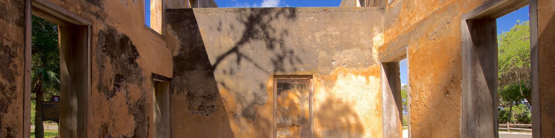 Horton House featuring a ruin and heritage elements