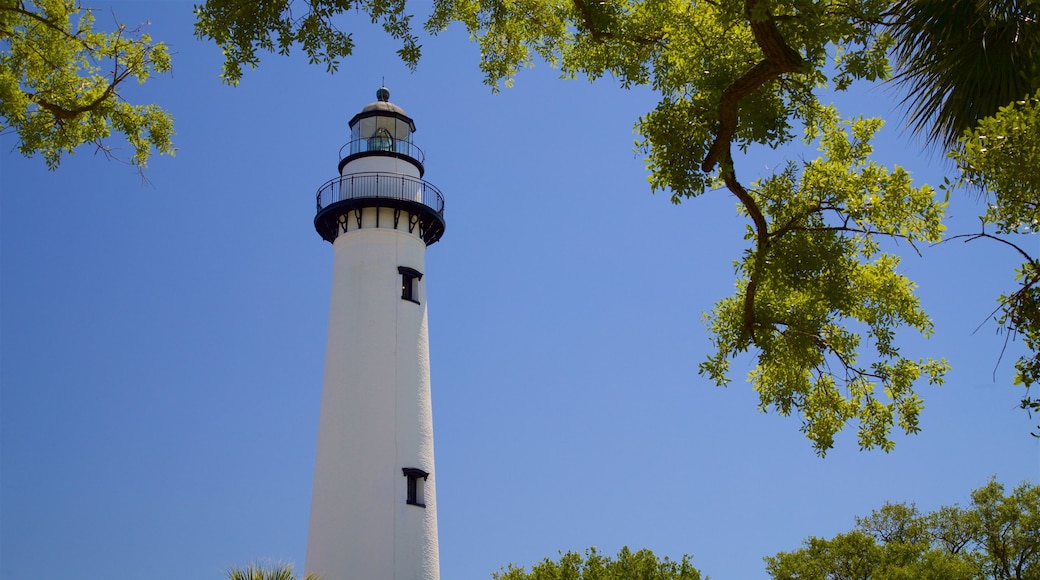 Museo del faro de St. Simons mostrando un faro