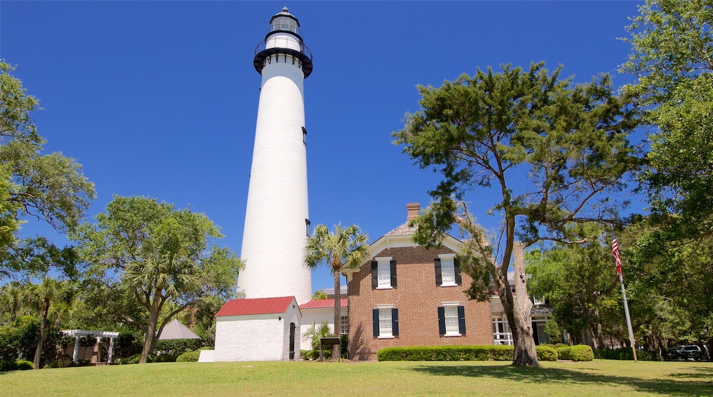 St. Simons Lighthouse Museum featuring a lighthouse and a garden