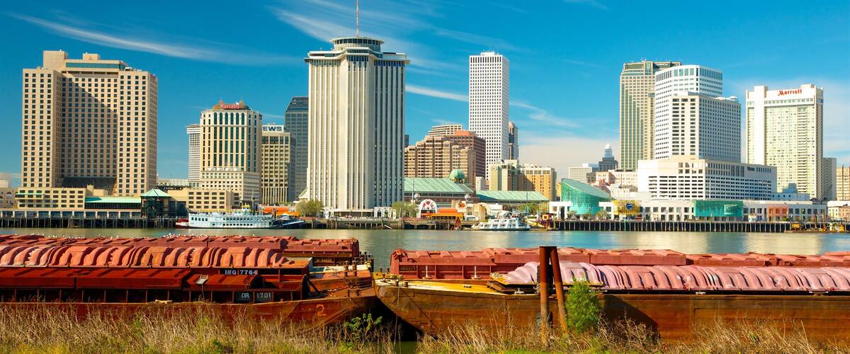 Nueva Orleans ofreciendo vistas de paisajes, una ciudad y un río o arroyo