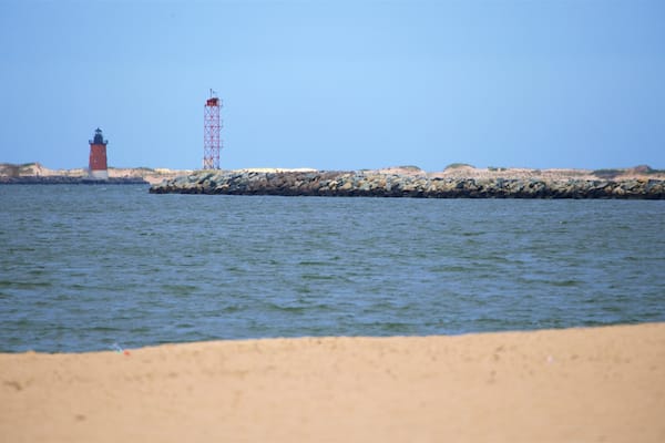 Lewes Beach som visar kustutsikter, en fyr och en strand