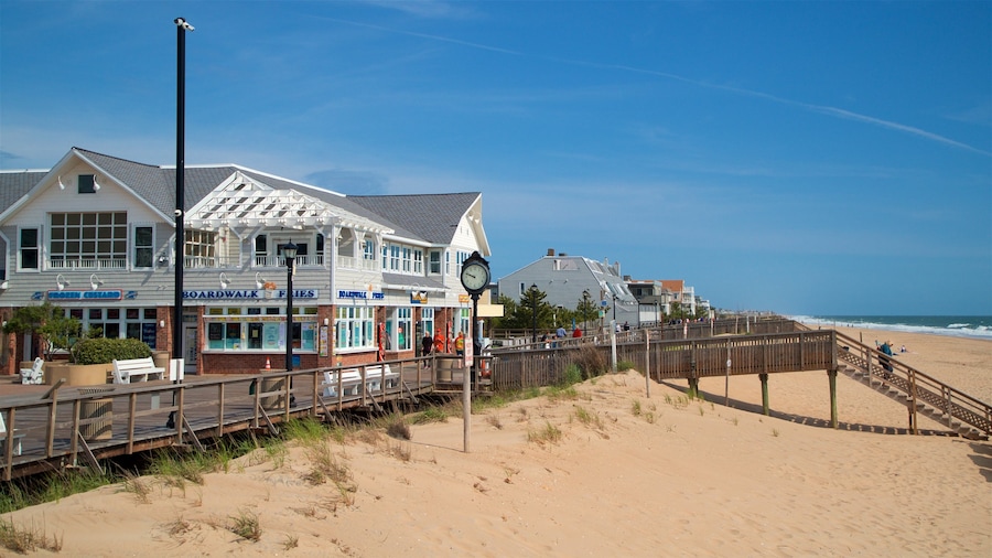 Bethany Beach ofreciendo una playa de arena, vistas de una costa y un pueblo