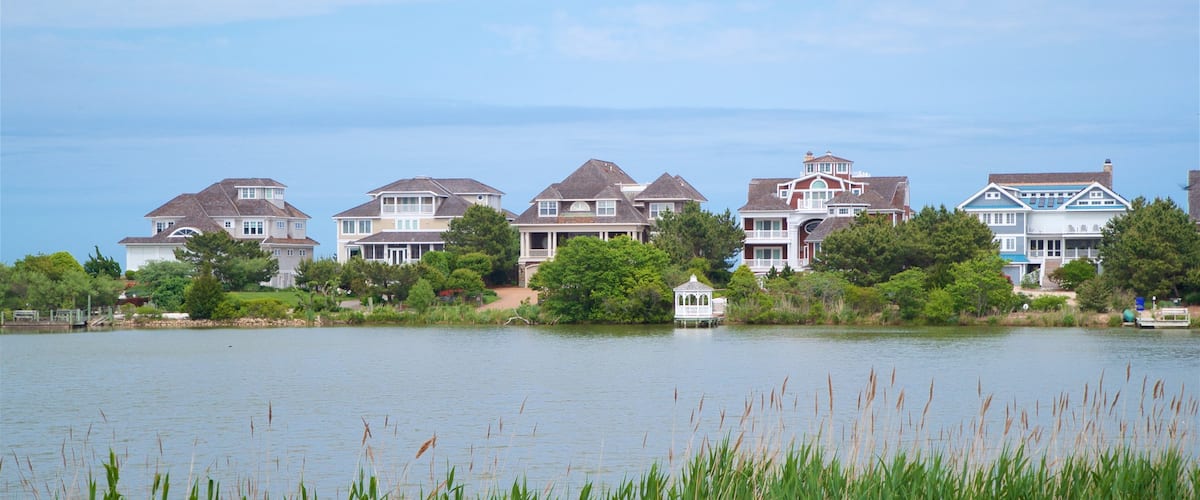 Delaware showing a lake or waterhole