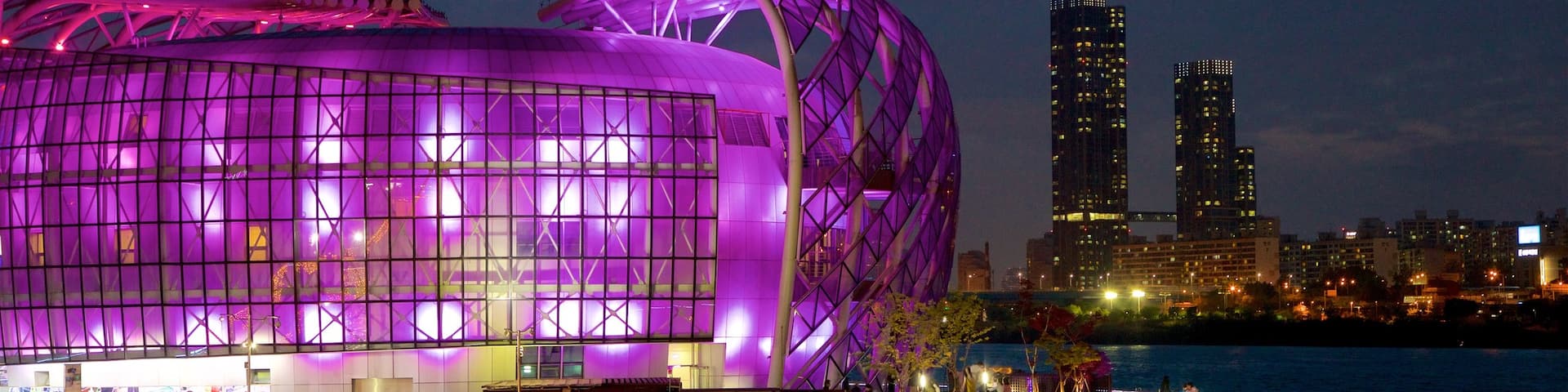 Seocho-gu mostrando arquitetura moderna, cenas noturnas e um arranha-céu