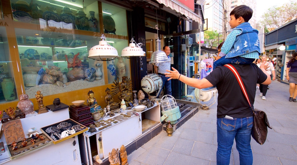 Insadong showing heritage elements as well as a family