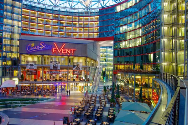 Potsdamer Platz welches beinhaltet Innenansichten, moderne Architektur und CBD