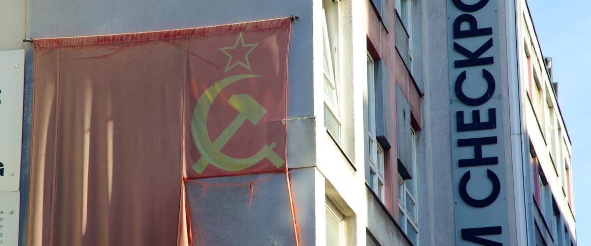 Mauer-Museum am Checkpoint Charlie mit einem Beschilderung