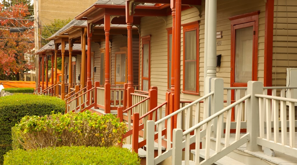 Atlanta showing heritage architecture and a house