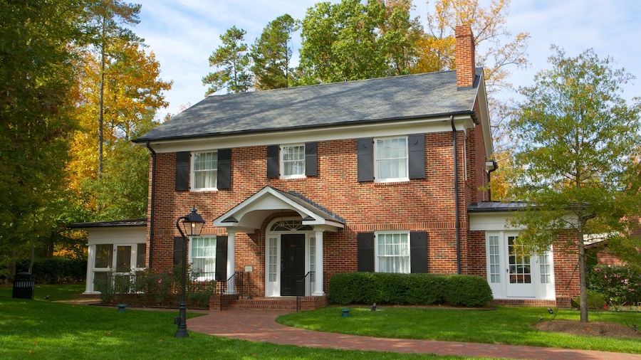 Charlotte showing a house