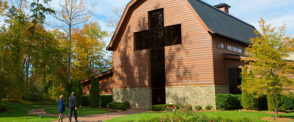 夏洛特 其中包括 宗教觀點 和 教堂或大教堂 以及 佳偶