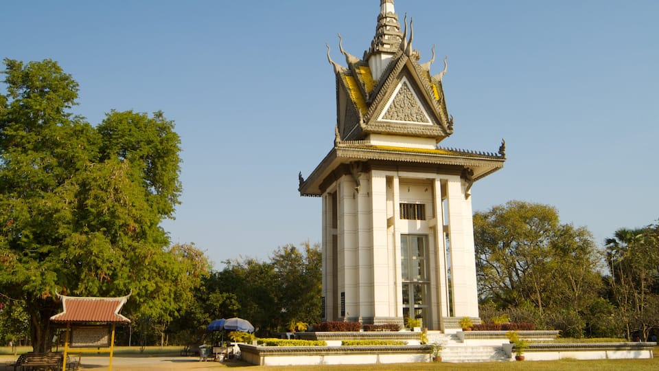 Phnom Penh que incluye patrimonio de arquitectura y un templo o lugar de culto