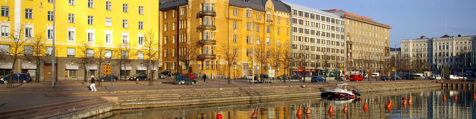Helsinki og byder på en bugt eller havn, historiske bygningsværker og udsigt over kystområde