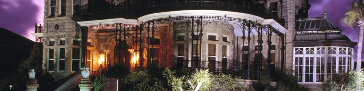 Galveston welches beinhaltet historische Architektur, bei Nacht und Haus