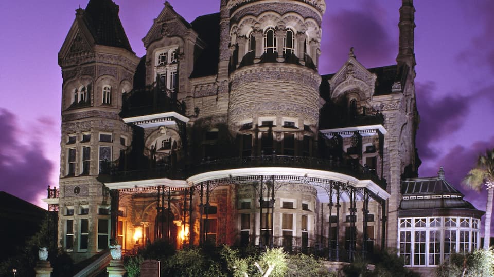 Galveston mostrando uma casa, arquitetura de patrimônio e cenas noturnas