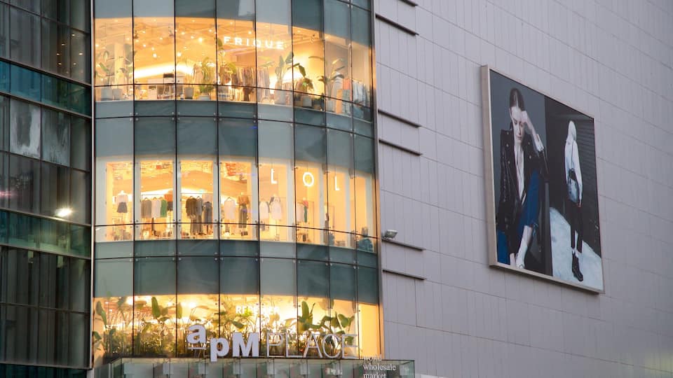 Jung-gu featuring a city and signage