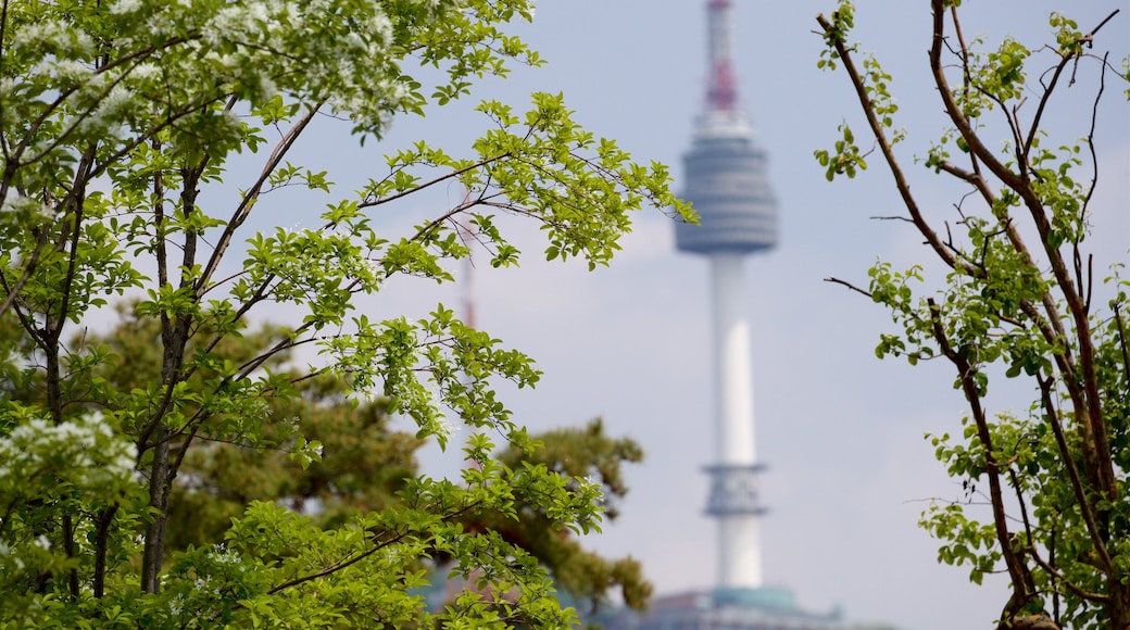 War Memorial of Korea showing a high-rise building and a park