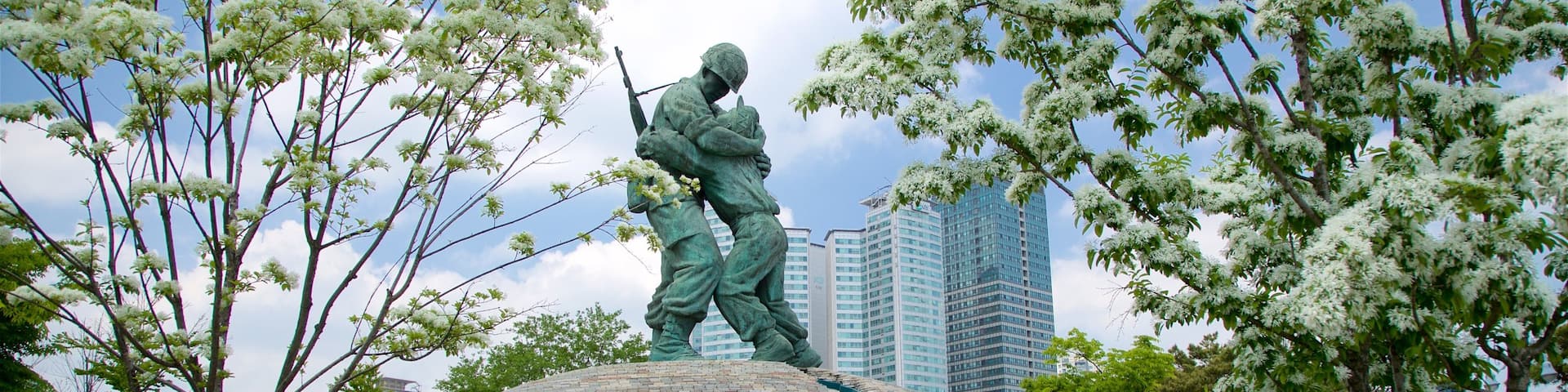 Kriegsdenkmal Koreas mit einem Statue oder Skulptur, Stadt und Park