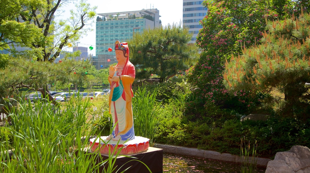 Bongeunsa Temple showing a garden, a city and a pond