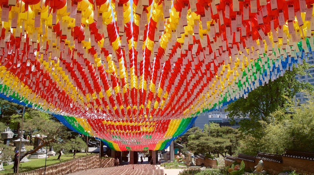 Bongeunsa Temple which includes a garden and outdoor art