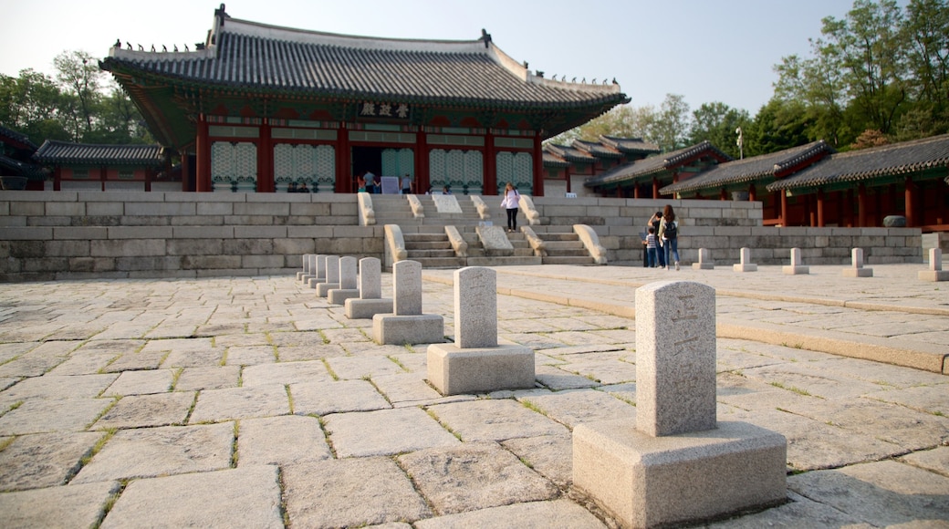 Gyeonghuigung Palace featuring heritage architecture