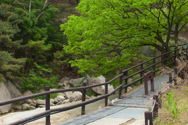 Nationalpark Bukhansan das einen Park und BrĂŒcke