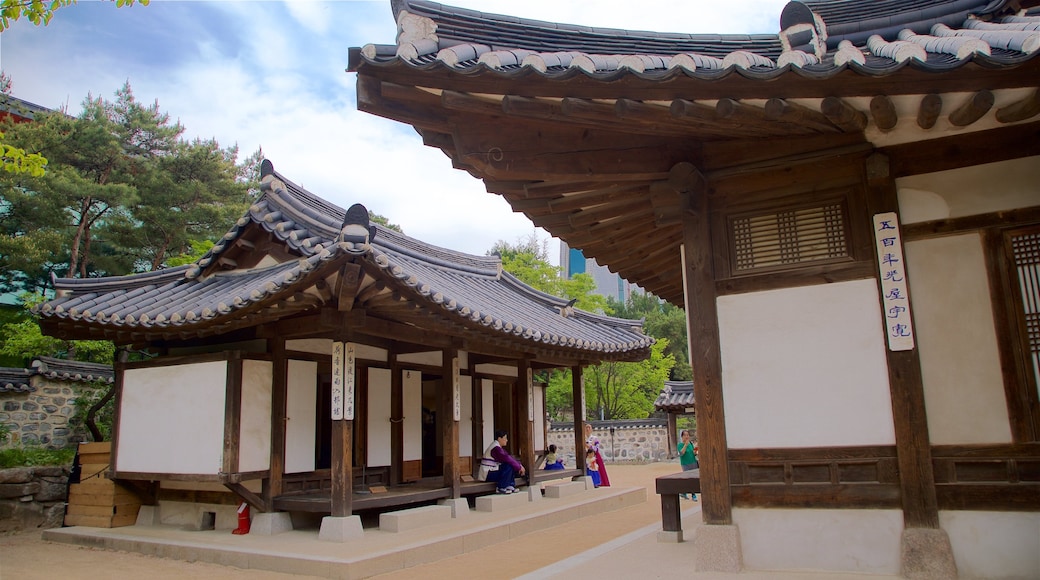 Vila de Namsangol Hanok que inclui elementos de patrimĂŽnio