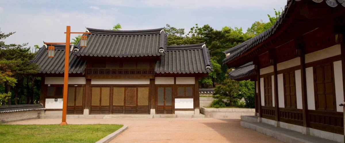 Namsangol Hanok Village showing heritage elements