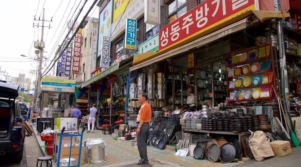 Gwangjang Traditional Market showing signage as well as an individual male