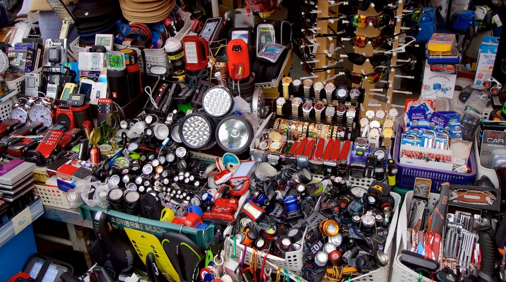 Gwangjang Traditional Market which includes markets