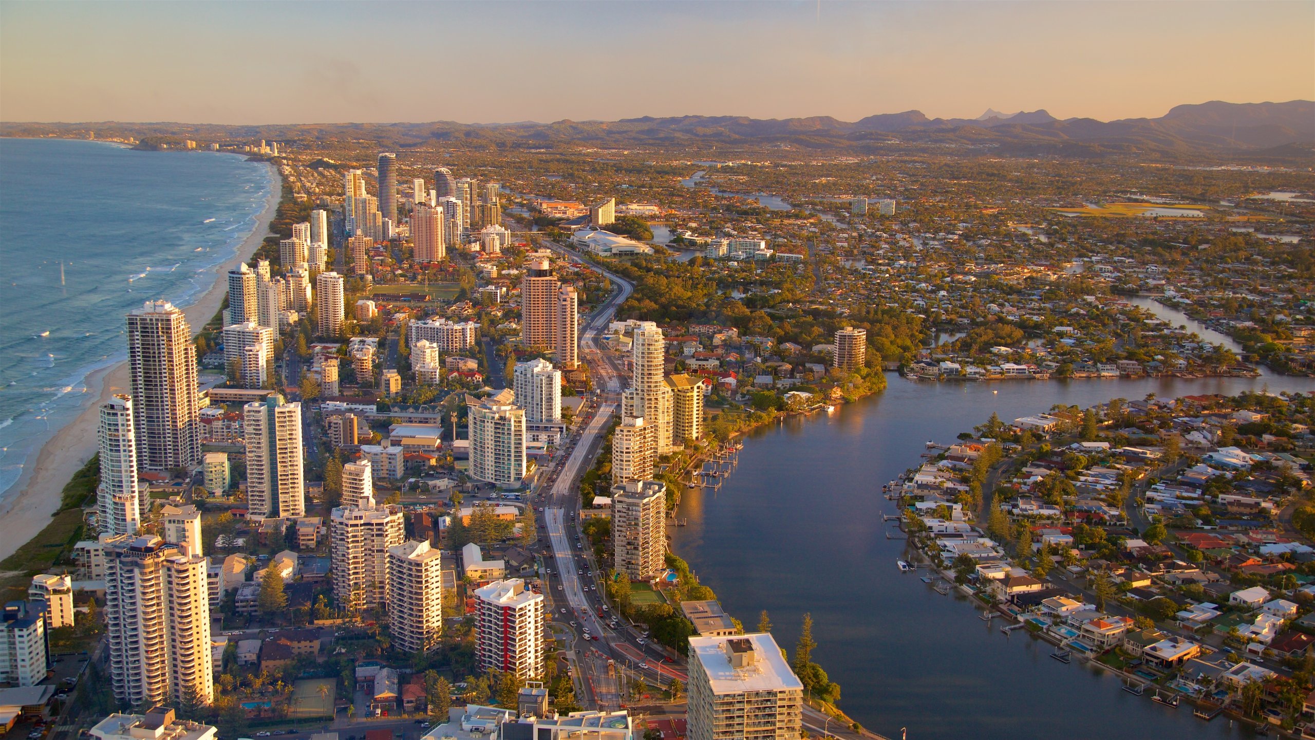 Surfers Paradise showing a skyscraper, a coastal town and a river or creek