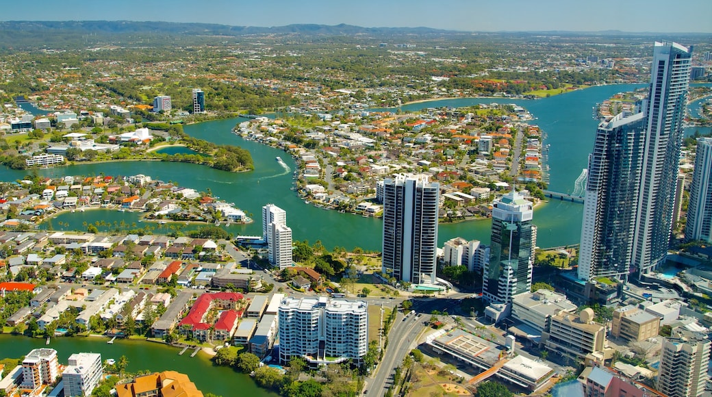 Surfers Paradise inclusief een stad, een wolkenkrabber en landschappen