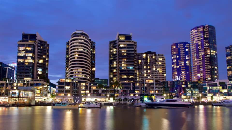 Docklands montrant gratte-ciel, ville et scènes de nuit