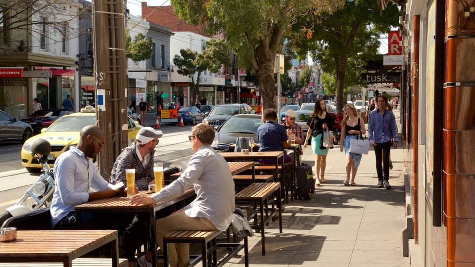 South Yarra assim como um pequeno grupo de pessoas