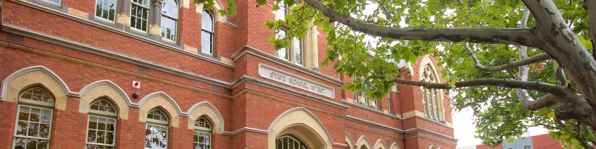 North Melbourne showing a statue or sculpture and heritage elements
