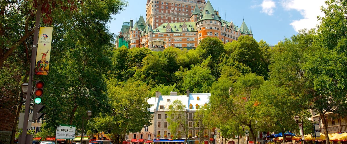 Château Frontenac featuring heritage architecture