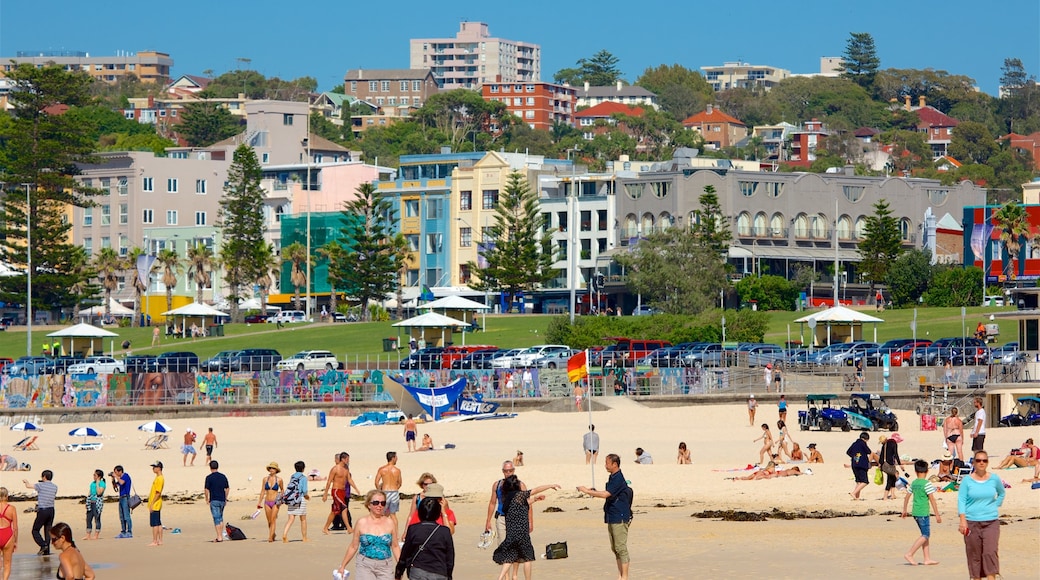 Bondi Beach mostrando spiaggia, vista della costa e località costiera