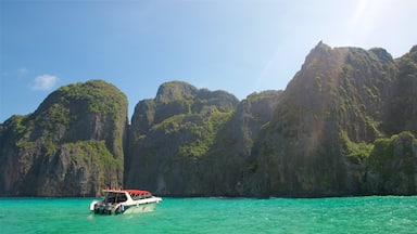 Maya Bay showing boating, tropical scenes and general coastal views