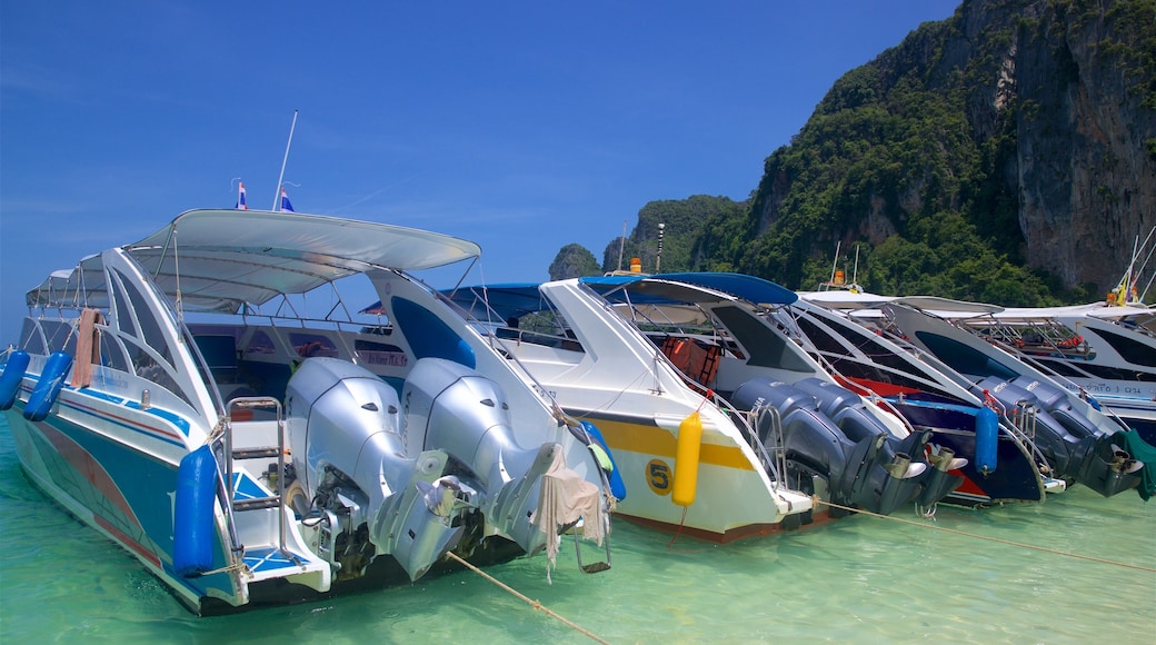 Ko Phi Phi som viser tropisk landskap og bukt eller havn